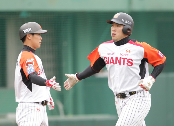 용덕한의 외야 플라이 1타점으로 역전